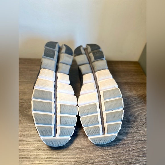 On Men’s Running Shoes - Picture 6 of 9